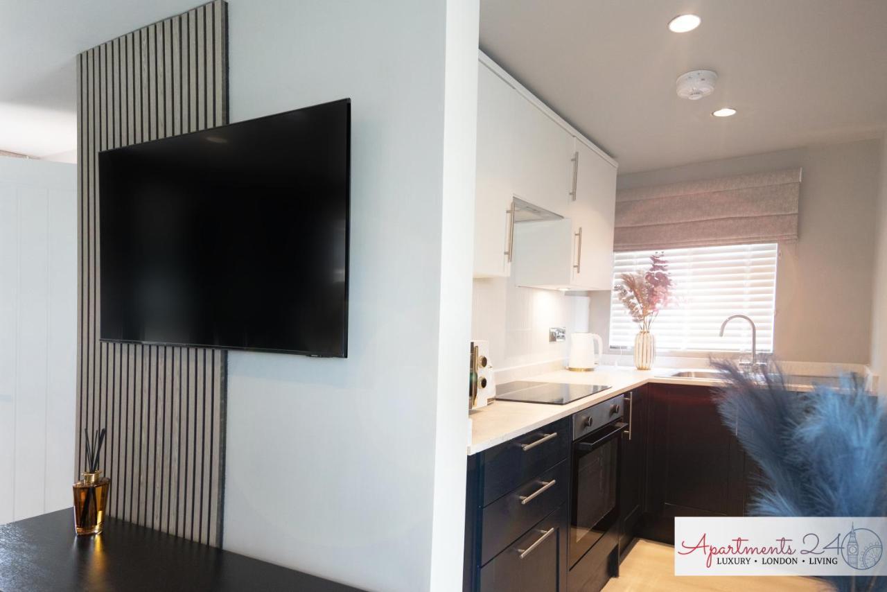 Beautiful Studio Apartment - London Hounslow Eksteriør billede